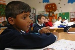 Bambino rom in classe