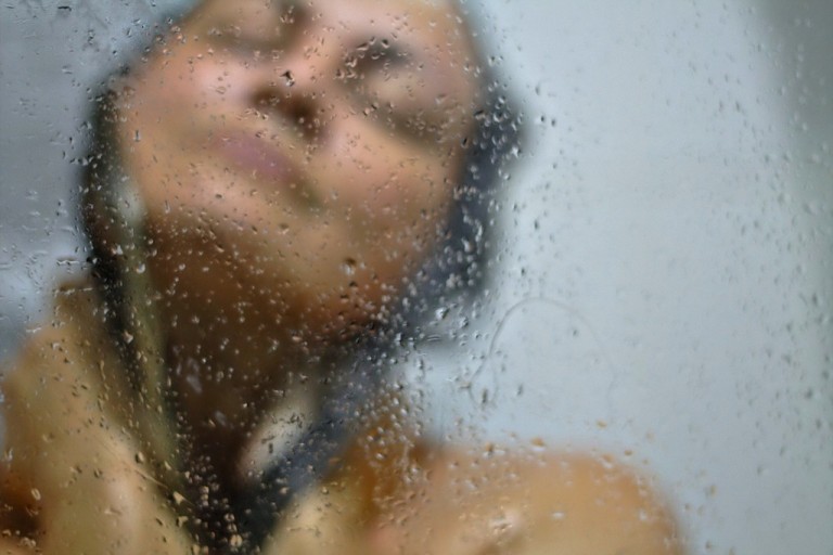 Bellezza fai-da-te, olio e caffè per una pelle più giovane.