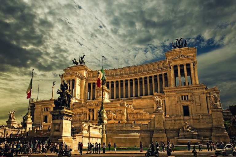 Eurispes, l’Italia pensa positivo. C’è più fiducia nel governo.