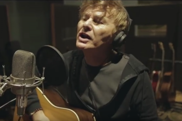 Ron, il nuovo album con 24 duetti a sostegno della SLA.