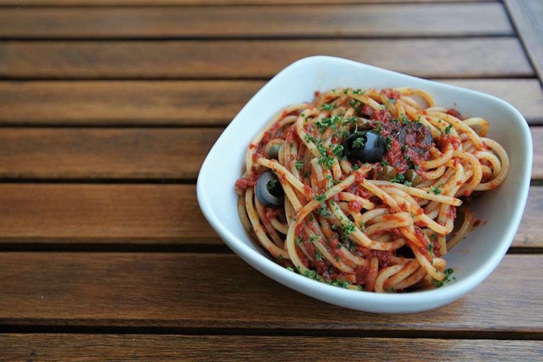 Ischia, “spaghetti alla puttanesca” in una notte d’estate.