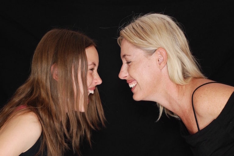 Ridere fa buon sangue. Gli scienziati: “Fa vivere meglio”.