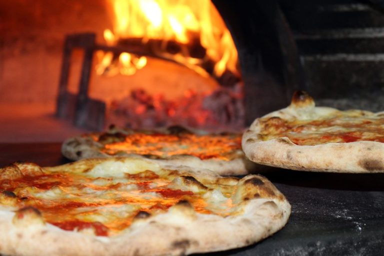 L’arte dei pizzaioli napoletani è Patrimonio UNESCO.