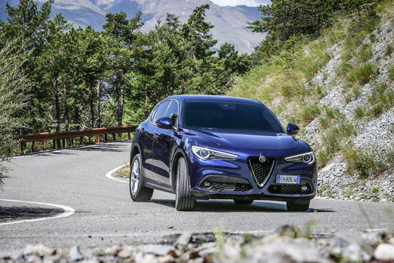 Alfa Romeo Stelvio: il SUV in vetta al mondo.