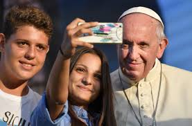 Papa Francesco e i selfie coi ragazzi 