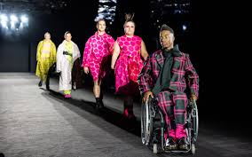 Sfilata di adaptive fashion
