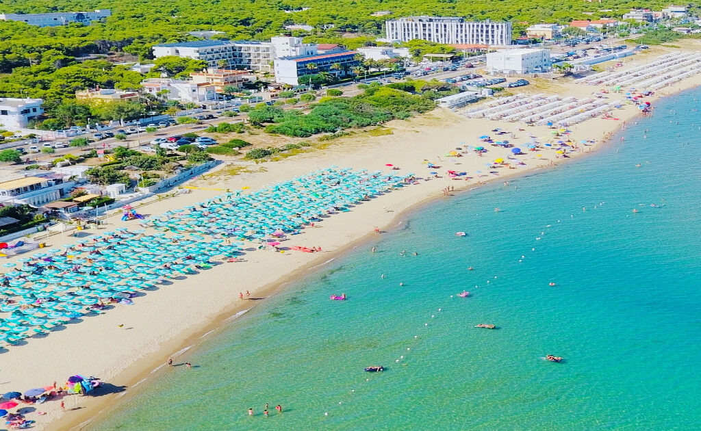 Castellaneta, dove il silenzio sa di mare e di storia