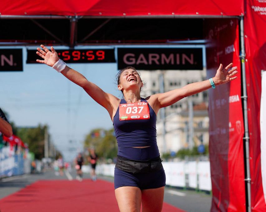 Rodica Sibi all'arrivo di una delle sue gare di maratona 