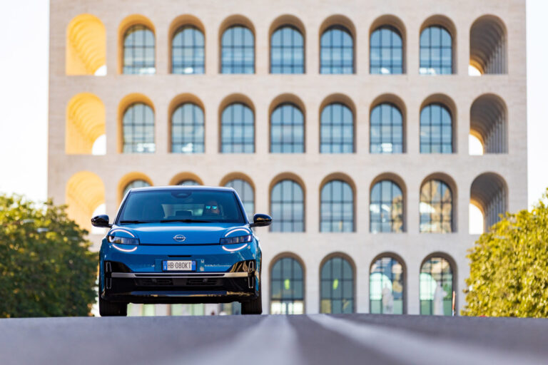 La nuova Micra torna elettrica ed è  pronta a riconquistare la città