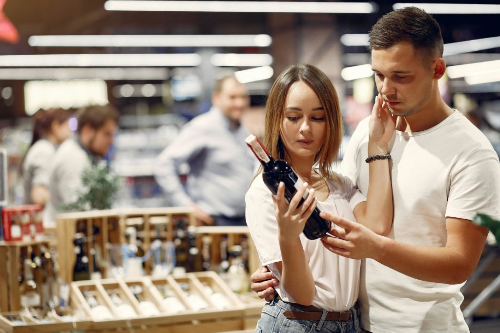 Consumo di alcol fra i giovani avviene nel momento dell'aperitivo