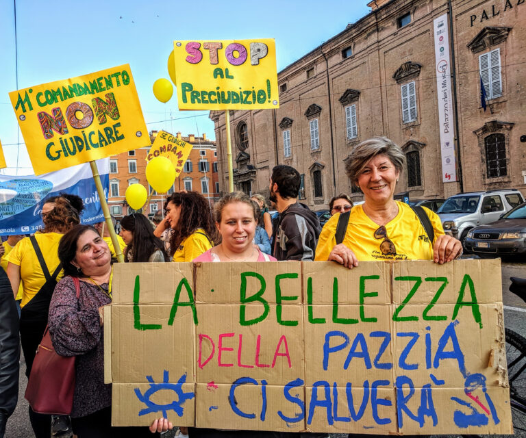 Salute mentale, sempre connessi ma davvero vicini?