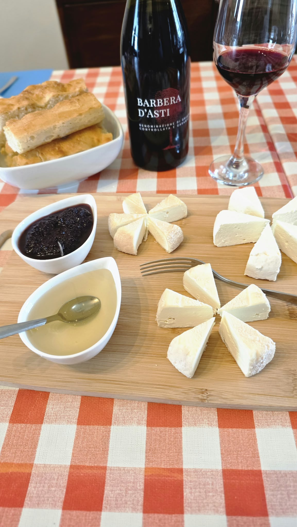 Dalla Robiola di Roccaverano al Barbera: il valore delle filiere locali