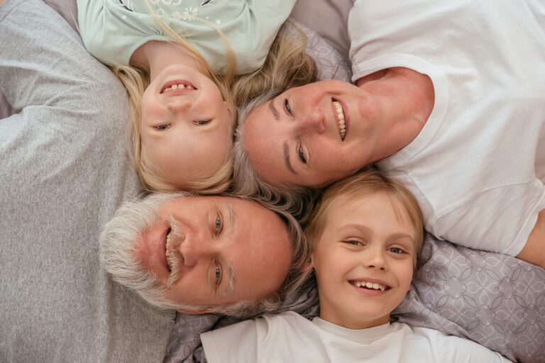 Nonni e nipoti: una relazione che può aiutare la salute mentale